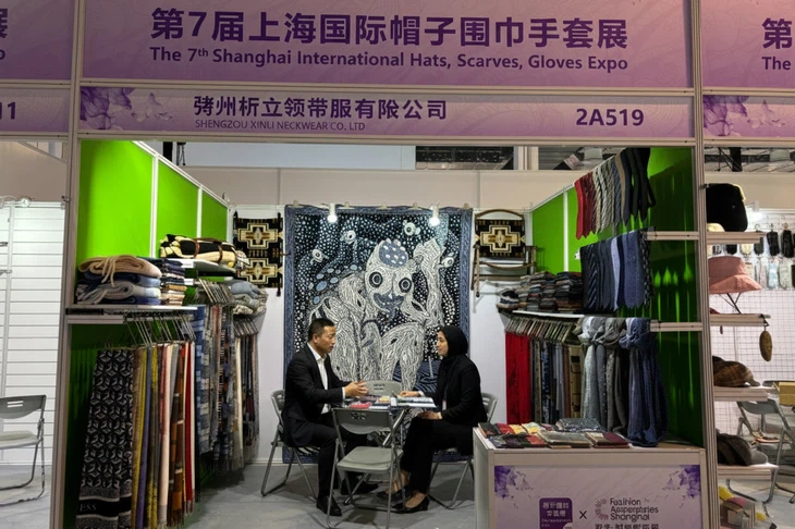 Exhibitions & Customers Visiting