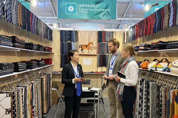 Exhibitions & Customers Visiting